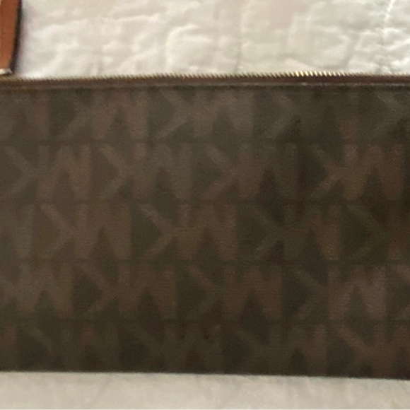 Michael Kors purse wristlet - Picture 2 of 4